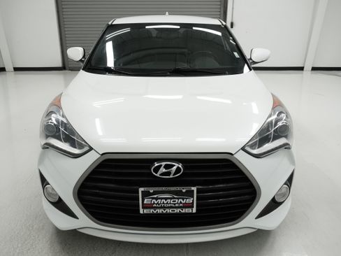 Used 2016 Hyundai Veloster Turbo image 2