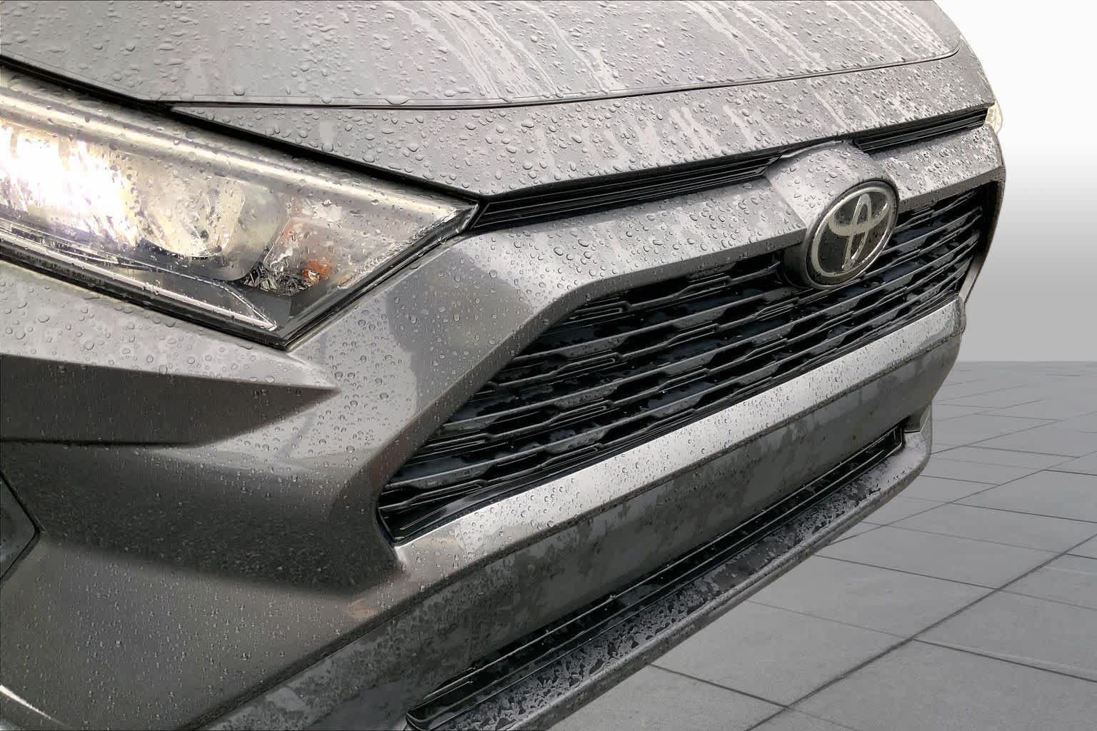 Used 2021 Toyota RAV4 XLE FWD image 28