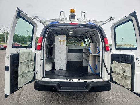 Used 2015 Chevrolet Express 2500 RWD image 9
