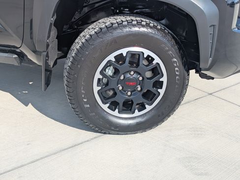 Used 2024 Toyota Tacoma TRD Off-Road image 9