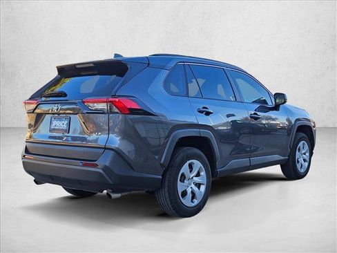 Used 2021 Toyota RAV4 LE image 5