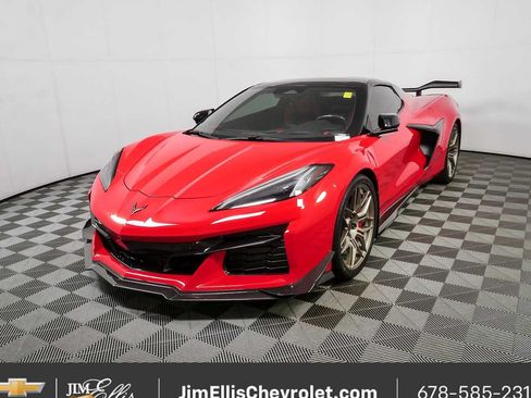 Used 2024 Chevrolet Corvette Z06 w/ Z07 Performance Package RWD image 23