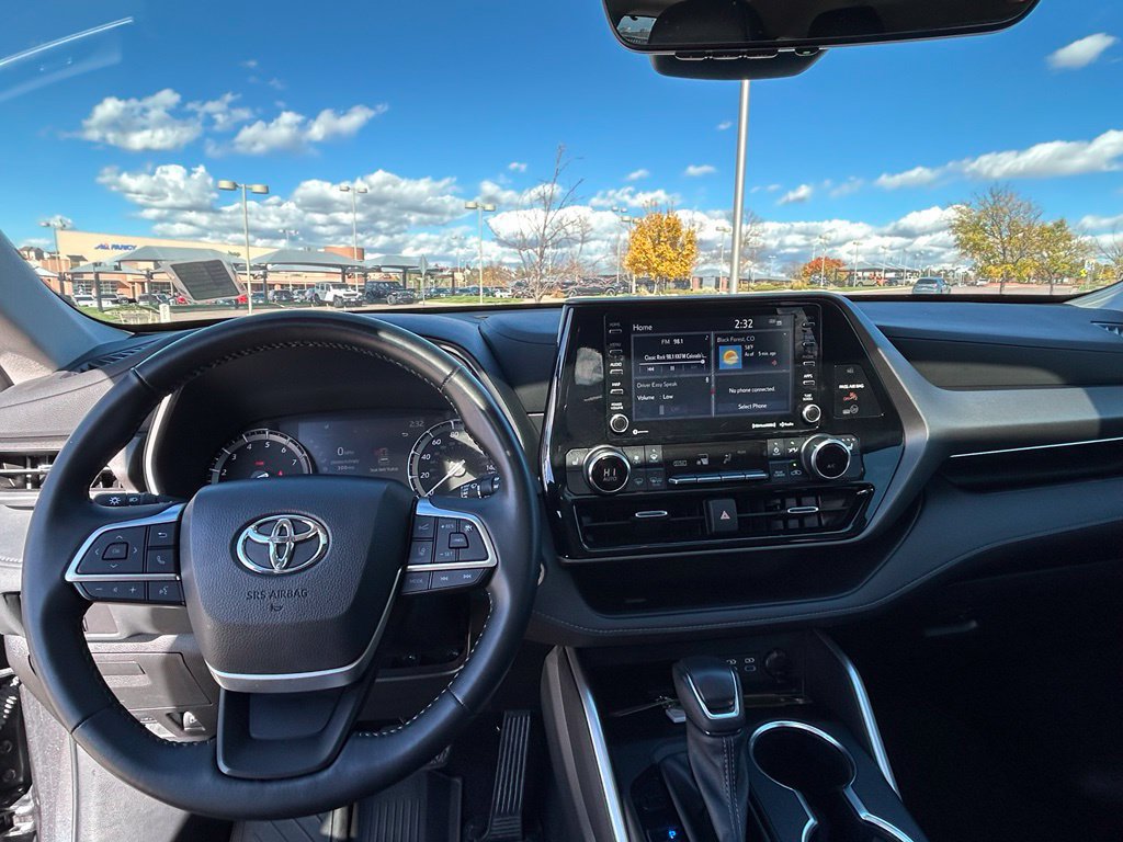 Used 2022 Toyota Highlander XLE FWD image 13