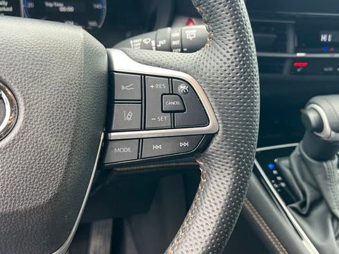 Used 2025 Toyota Sienna XLE Woodland Edition AWD/4WD image 23