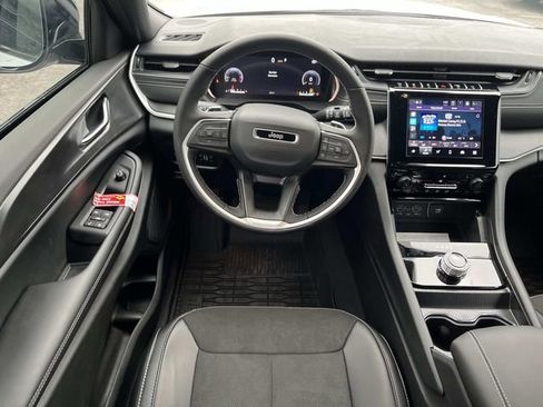 New 2025 Jeep Grand Cherokee L Laredo image 14