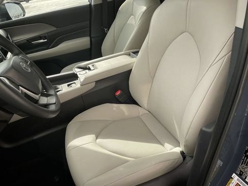 Used 2026 Toyota Grand Highlander AWD image 11