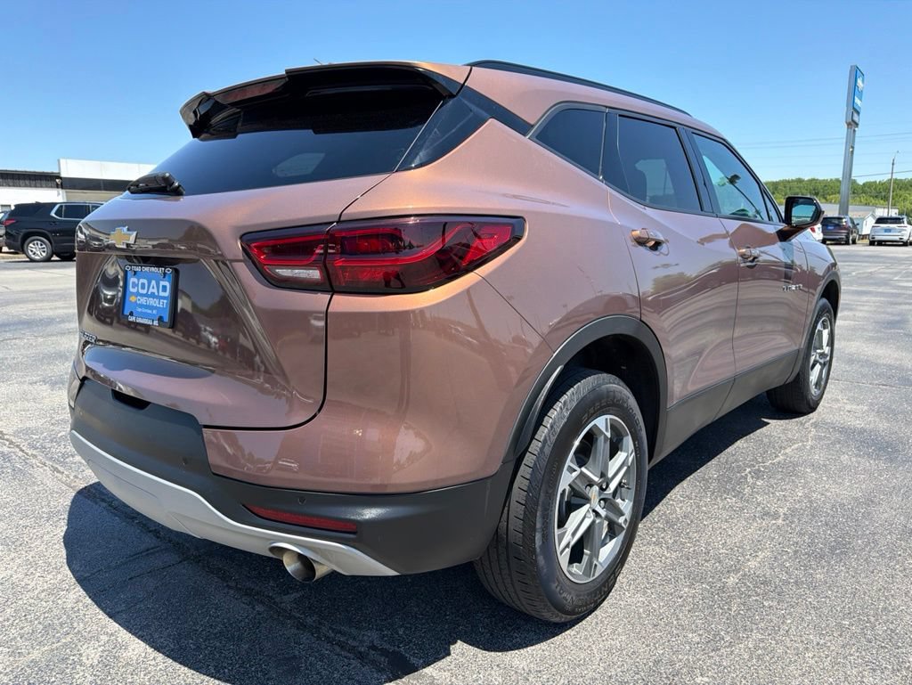 Used 2024 Chevrolet Blazer LT w/ Convenience Package FWD image 2