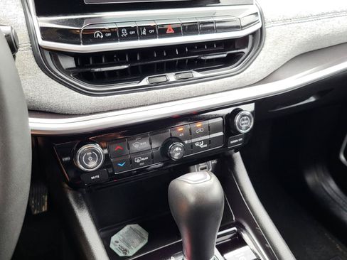 Used 2025 Jeep Compass Latitude AWD/4WD image 28