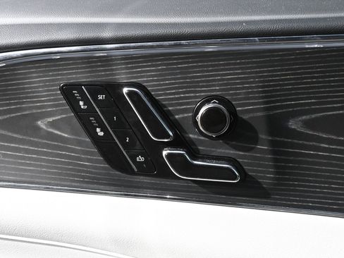 Used 2024 Cadillac Lyriq Luxury RWD image 17