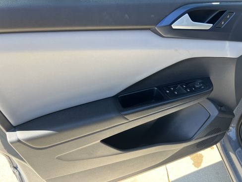 Certified 2023 Volkswagen Taos SE image 13