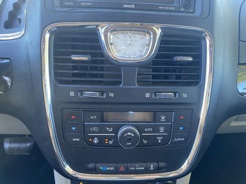 Used 2012 Chrysler Town & Country Touring-L w/ Entertainment Group #2 image 20