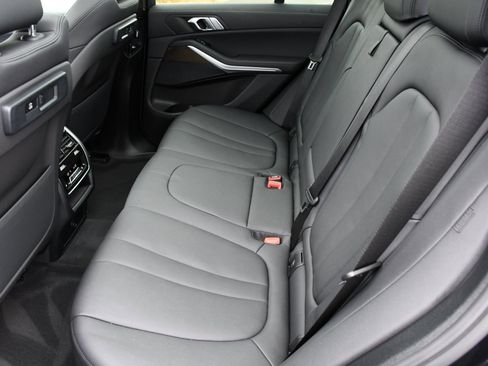 Used 2022 BMW X5 xDrive40i w/ Premium Package image 10