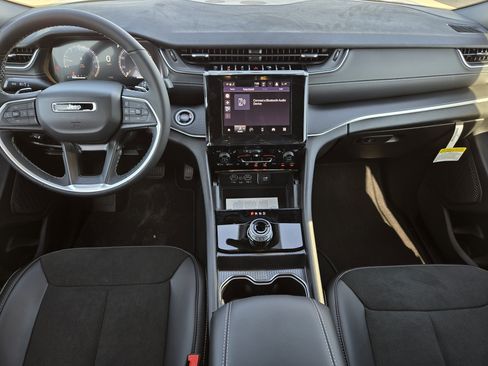 New 2025 Jeep Grand Cherokee L Altitude image 19