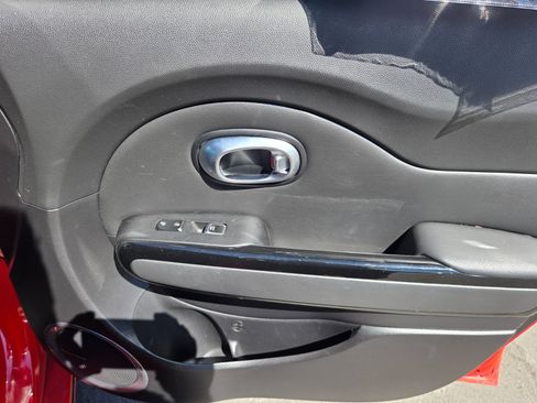Used 2019 Kia Soul + FWD image 14