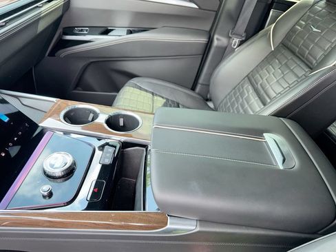 Used 2025 Cadillac Escalade ESV Sport Platinum w/ LPO, Floor Liner Package AWD/4WD image 24