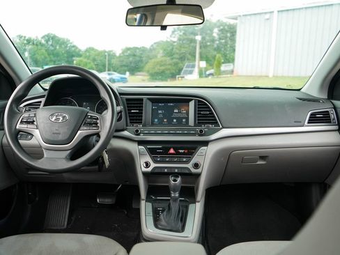 Used 2018 Hyundai Elantra SEL FWD image 10