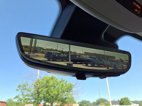 Used 2023 Buick Envision Avenir AWD/4WD image 19