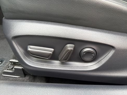 Used 2022 Toyota Camry SE w/ Carpet Mat Package (TMS) FWD image 11