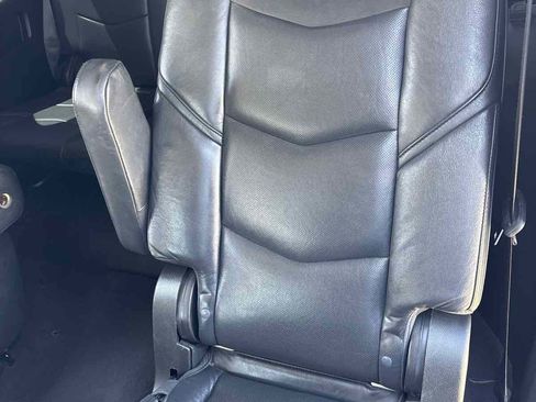 Used 2020 Cadillac Escalade ESV Luxury image 13