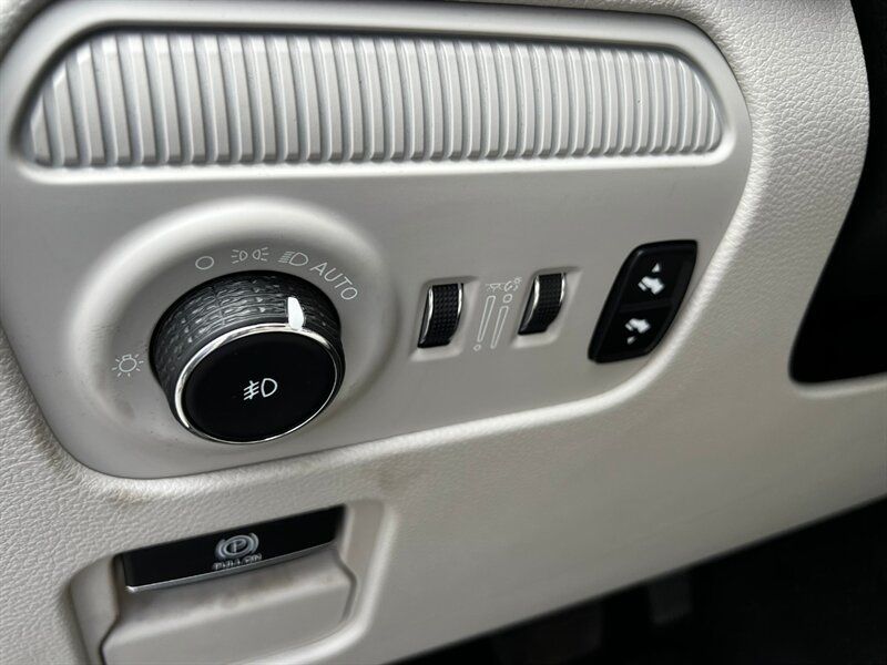 Used 2022 Jeep Wagoneer Series II w/ Premium Group I AWD/4WD image 31