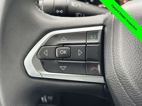 Used 2024 Jeep Compass Latitude image 12