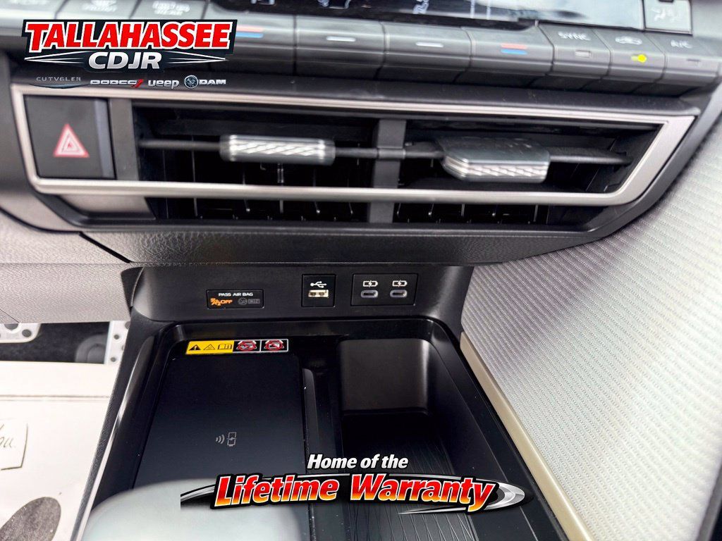 Used 2025 Toyota Camry SE w/ Convenience Package FWD image 29