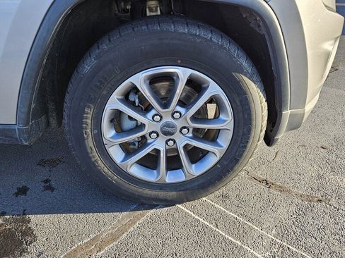 Used 2016 Jeep Grand Cherokee Limited w/ Luxury Group II image 16