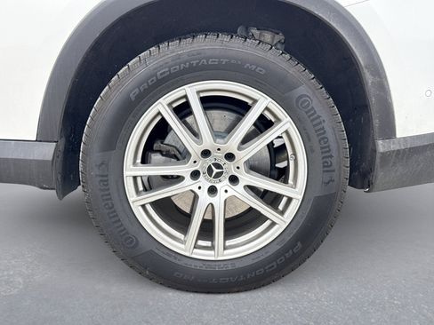 Used 2025 Mercedes-Benz GLC 300 4MATIC image 26