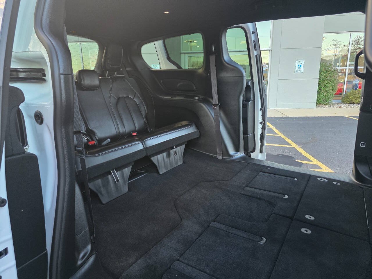 Used 2026 Chrysler Pacifica Select FWD image 17