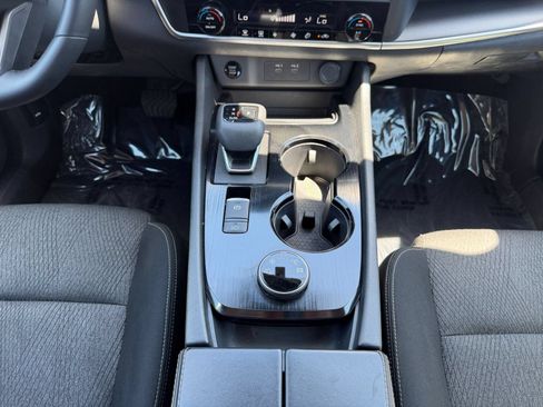 Used 2025 Nissan Rogue SV AWD/4WD image 41