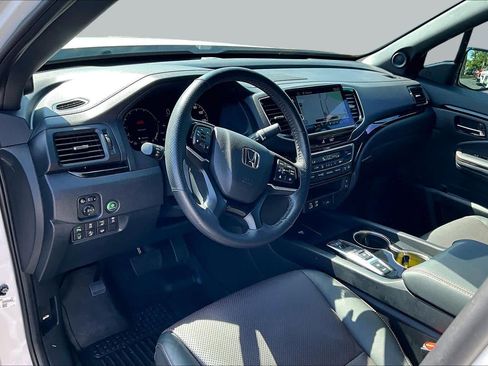 Used 2025 Honda Ridgeline Black Edition image 16