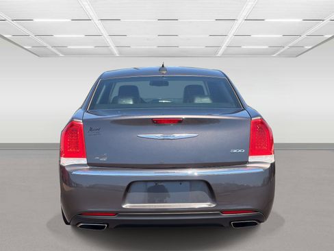 Used 2018 Chrysler 300 Touring L RWD image 4