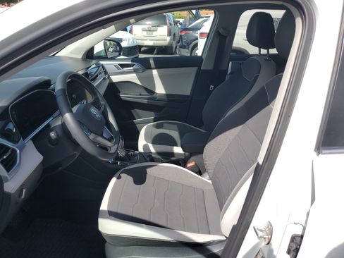 Used 2025 Volkswagen Taos SE image 22