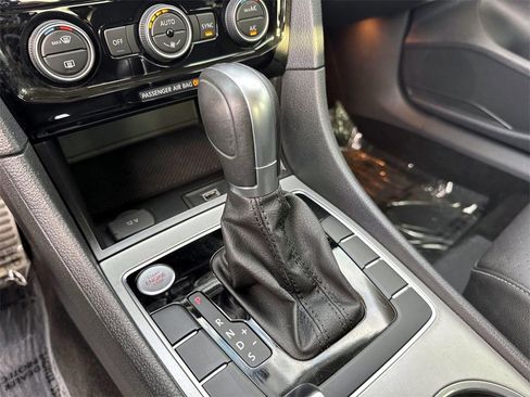 Used 2020 Volkswagen Passat 2.0T R-Line image 24