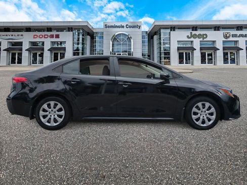 Used 2025 Toyota Corolla LE image 9