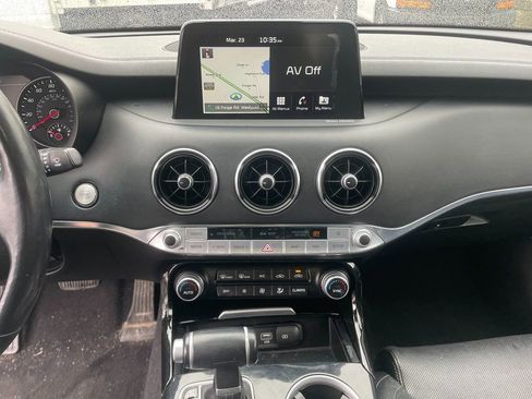 Used 2018 Kia Stinger Premium AWD/4WD image 20
