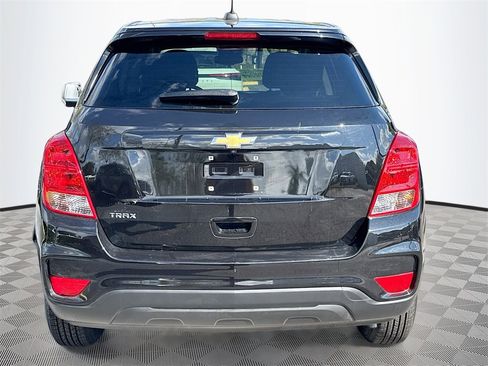 Used 2022 Chevrolet Trax LS w/ Tint and Cruise Package image 7