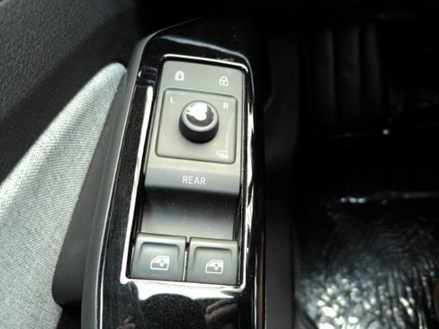Used 2023 Volkswagen ID.4 Pro RWD image 34