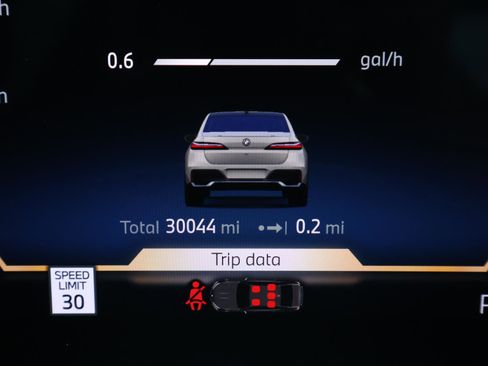 Used 2023 BMW 760i xDrive w/ Executive Package image 32