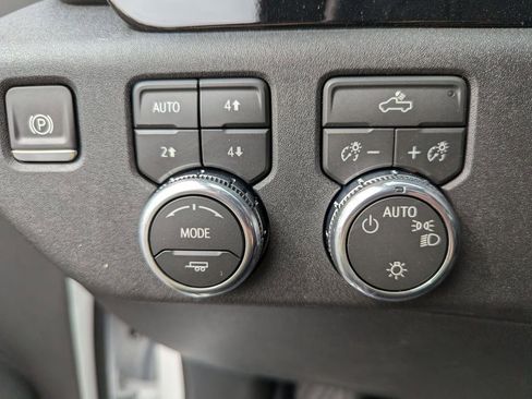 New 2026 GMC Sierra 1500 SLE w/ X31 Off-Road Package image 16