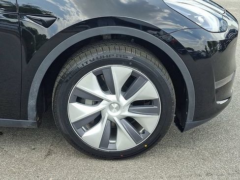Used 2024 Tesla Model Y Long Range AWD/4WD image 8