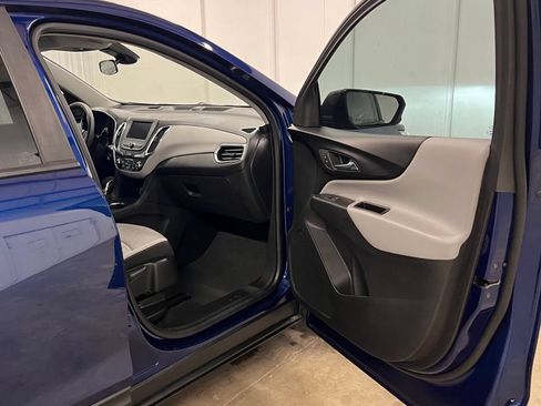 Used 2023 Chevrolet Equinox LS FWD image 17