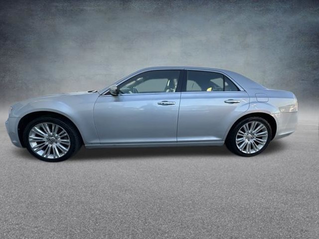Used 2011 Chrysler 300 Limited RWD image 3