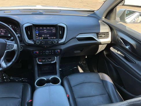 Used 2022 GMC Terrain SLT image 17