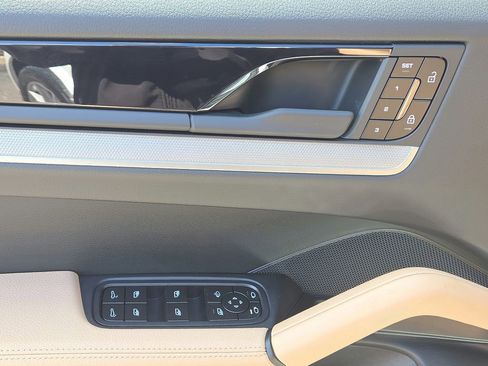 Certified 2026 Porsche Cayenne Coupe AWD/4WD image 7