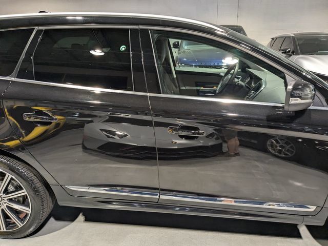 Used 2017 Volvo XC60 T6 Inscription w/ Climate Package AWD/4WD image 11