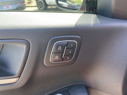 Used 2022 Ford Escape Titanium FWD image 17