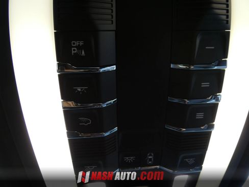 Used 2024 Porsche Macan AWD/4WD image 69