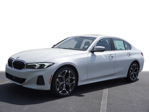New 2025 BMW 330i Sedan w/ Convenience Package image 24