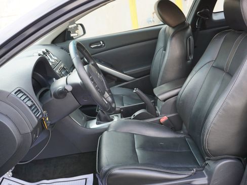 Used 2011 Nissan Altima 3.5 SR FWD image 18